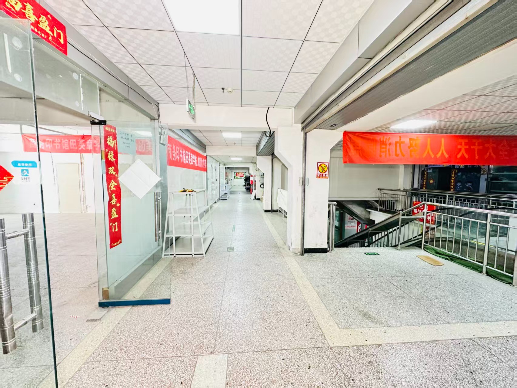 丰收巷引入人工智能技术应用场景，推动AI与商业、零售、电商、企业服务等领域融合发展。